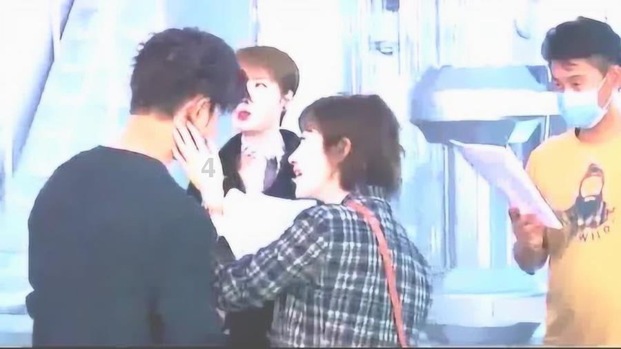 救援爱图画的男孩